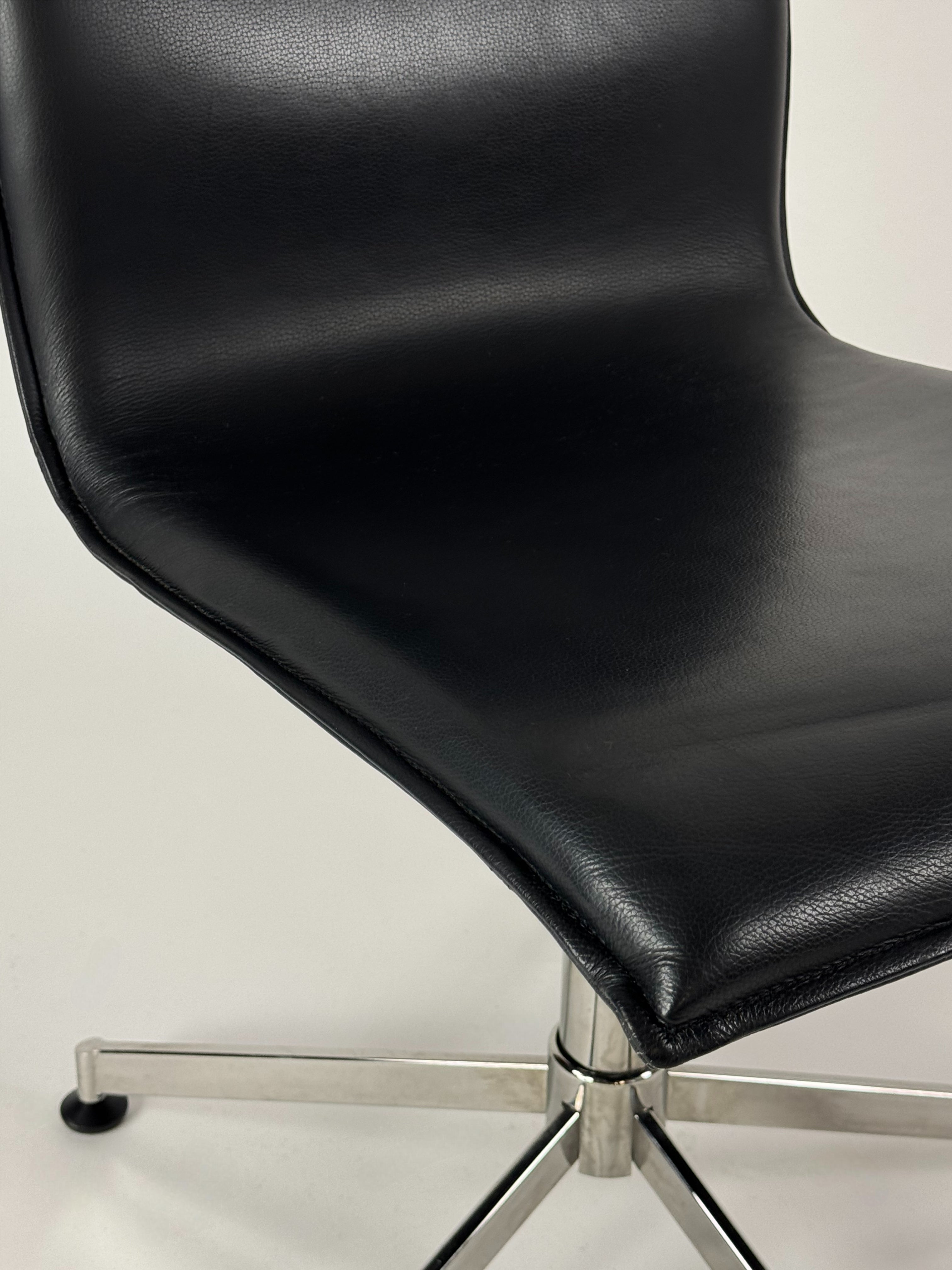 Magnus Olesen Inferno Stol – Sort Læder