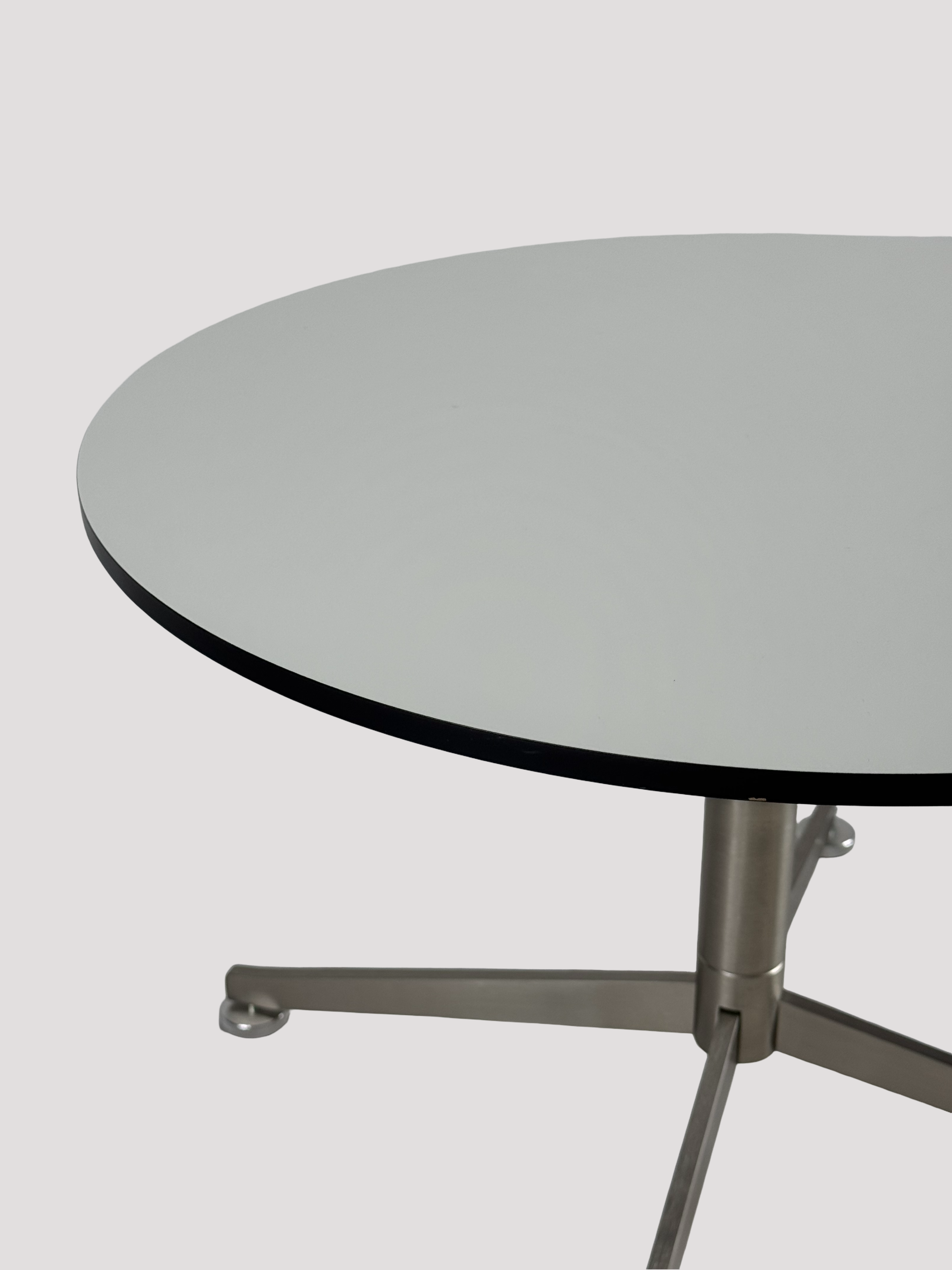 Paustian Spinal Sofabord – Hvid/Gråt Stel Ø60xH45 cm