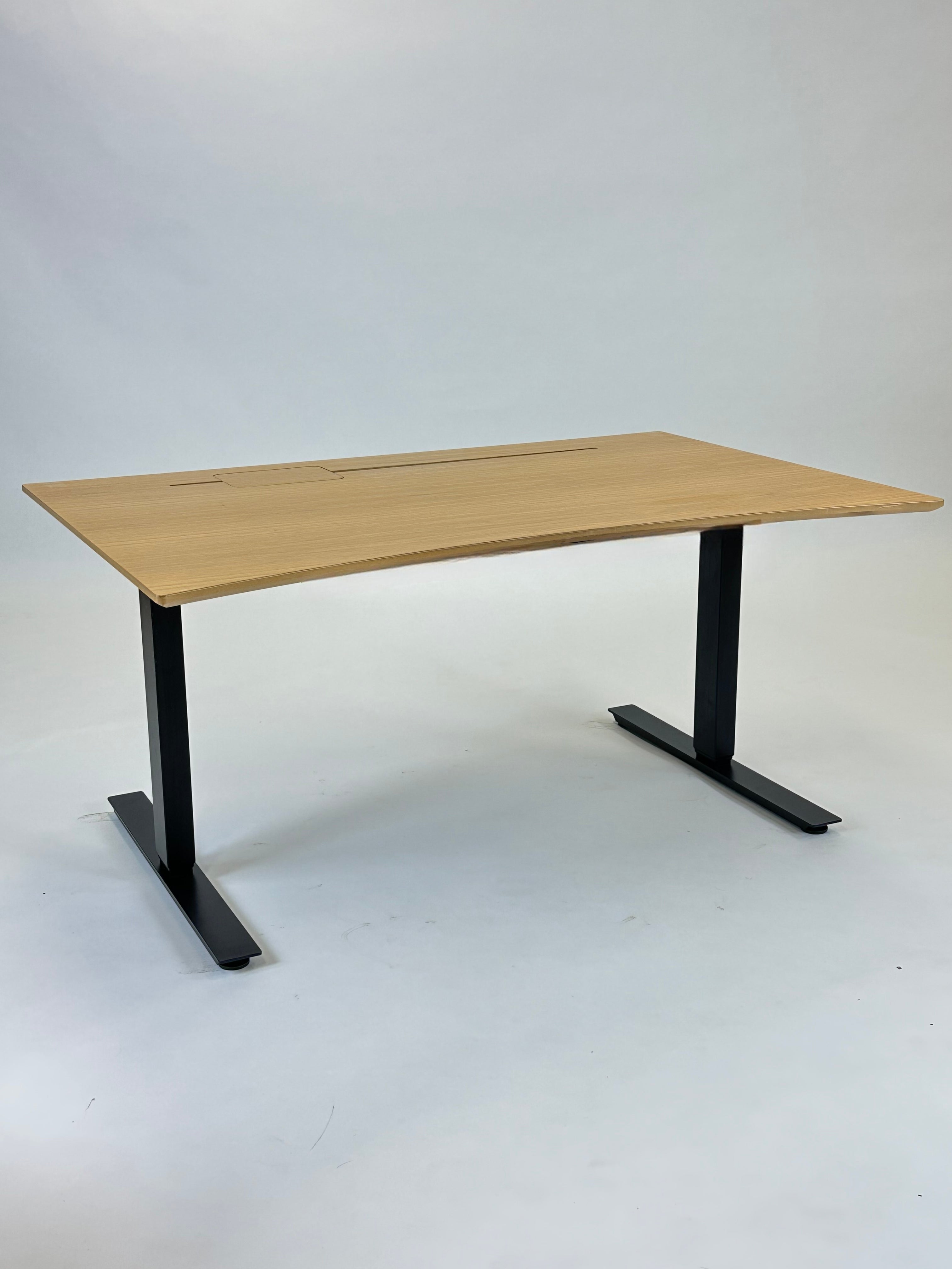 Hæve/sænkebord – Natur/Sort Stel 160x90cm