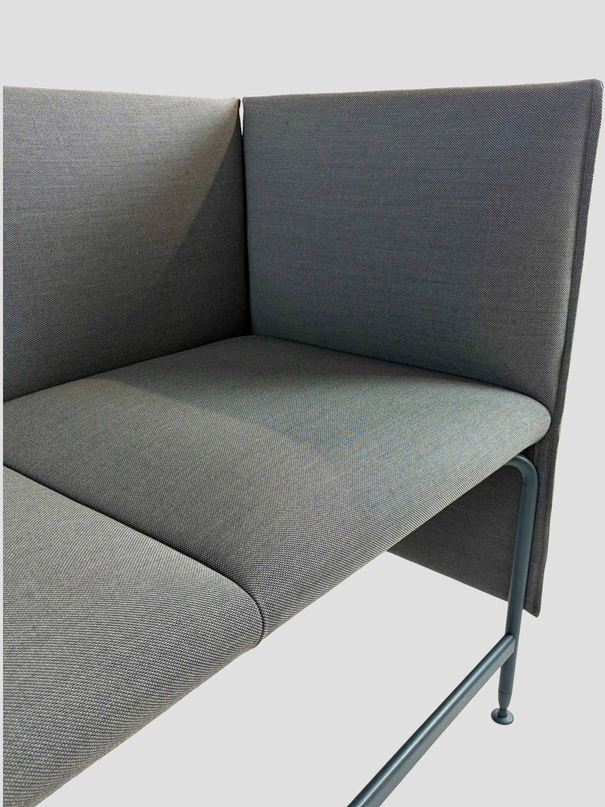 Materia Alto Sofa – Grå/Blåt Stel