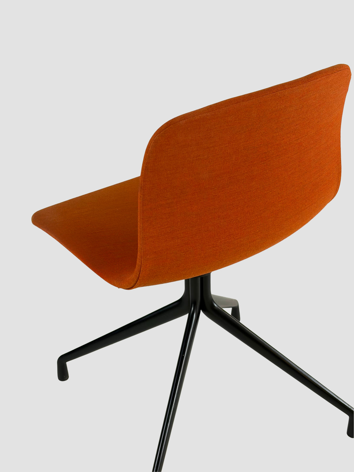 HAY AAC11 Stol – Orange/Sort Stel