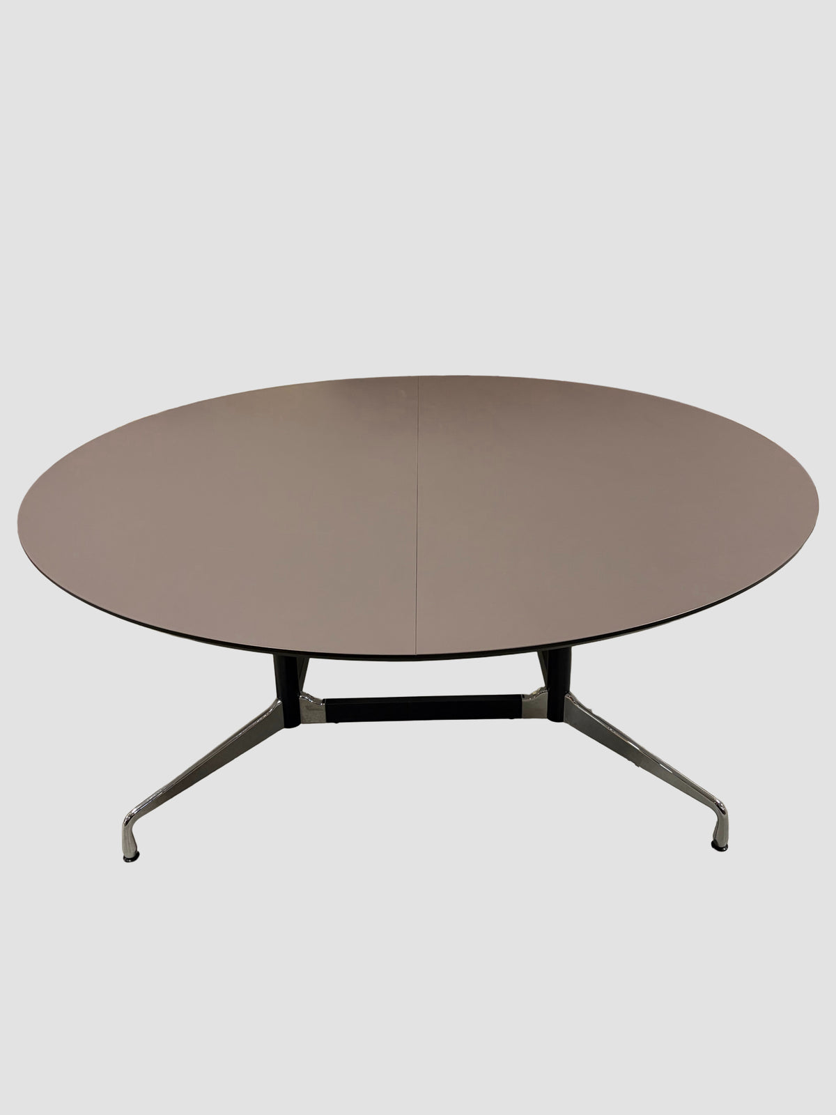 Vitra Eames Segmented Bord - Brun/Krom-Sort Stel