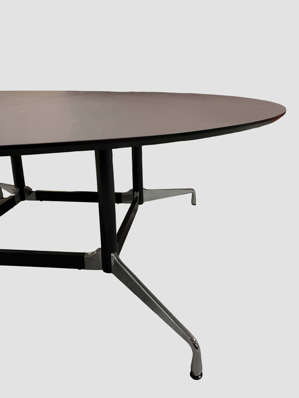 Vitra Eames Segmented Bord - Brun/Krom-Sort Stel