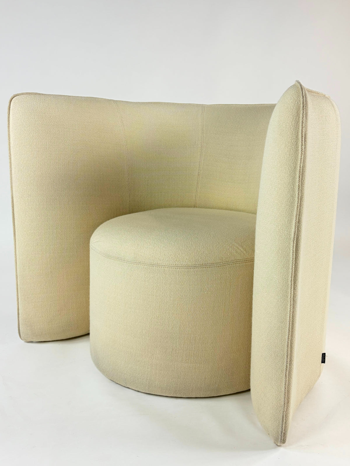 +Halle Proto Chair Out - Cremehvid