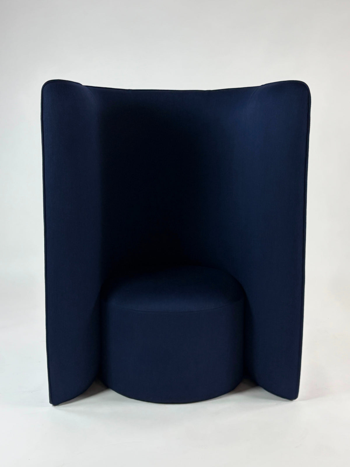 +Halle Proto High Back Out Loungestol – Navy