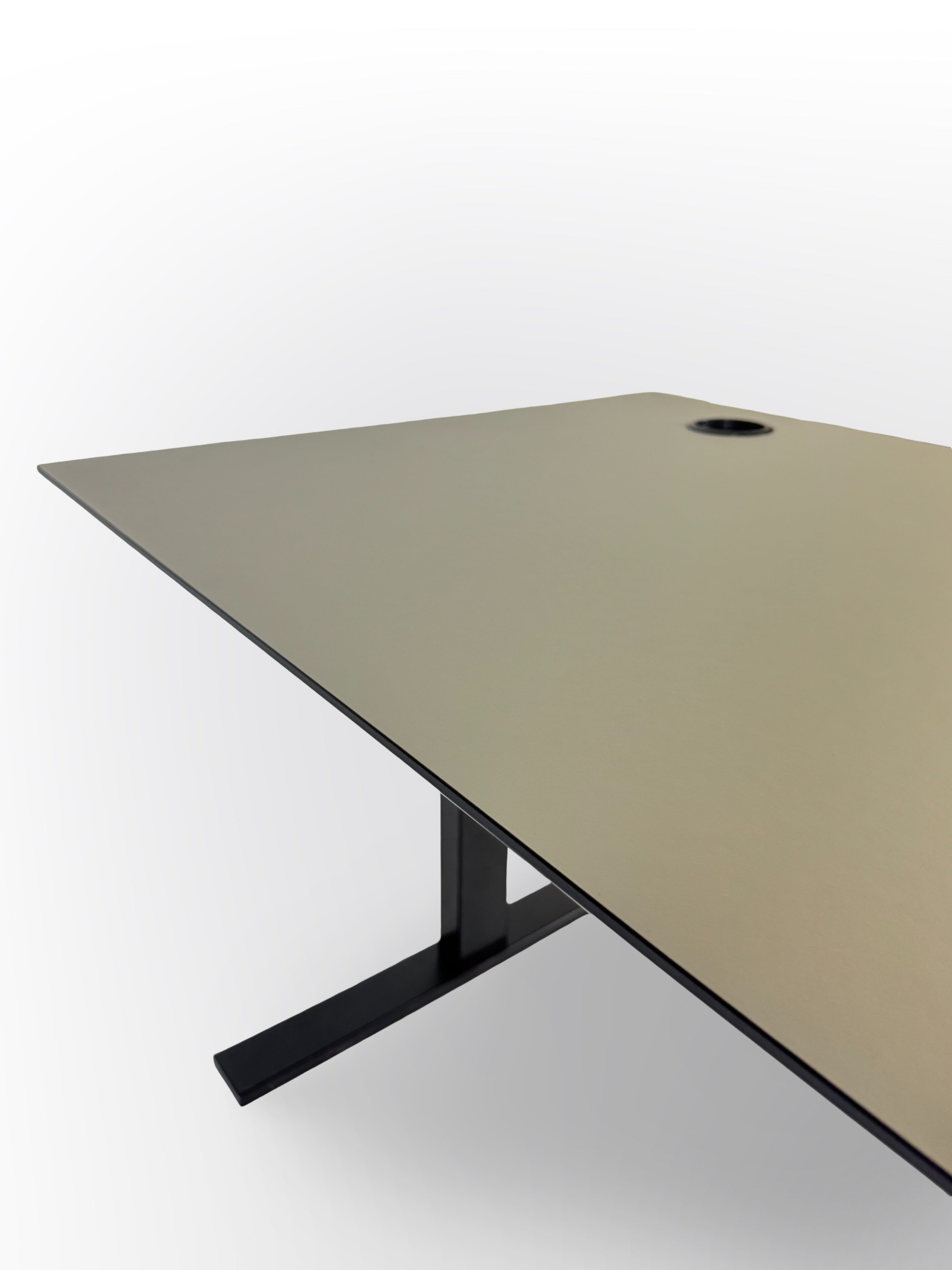 Hæve/sænkebord – Grå med Sort Stel 140x80 cm