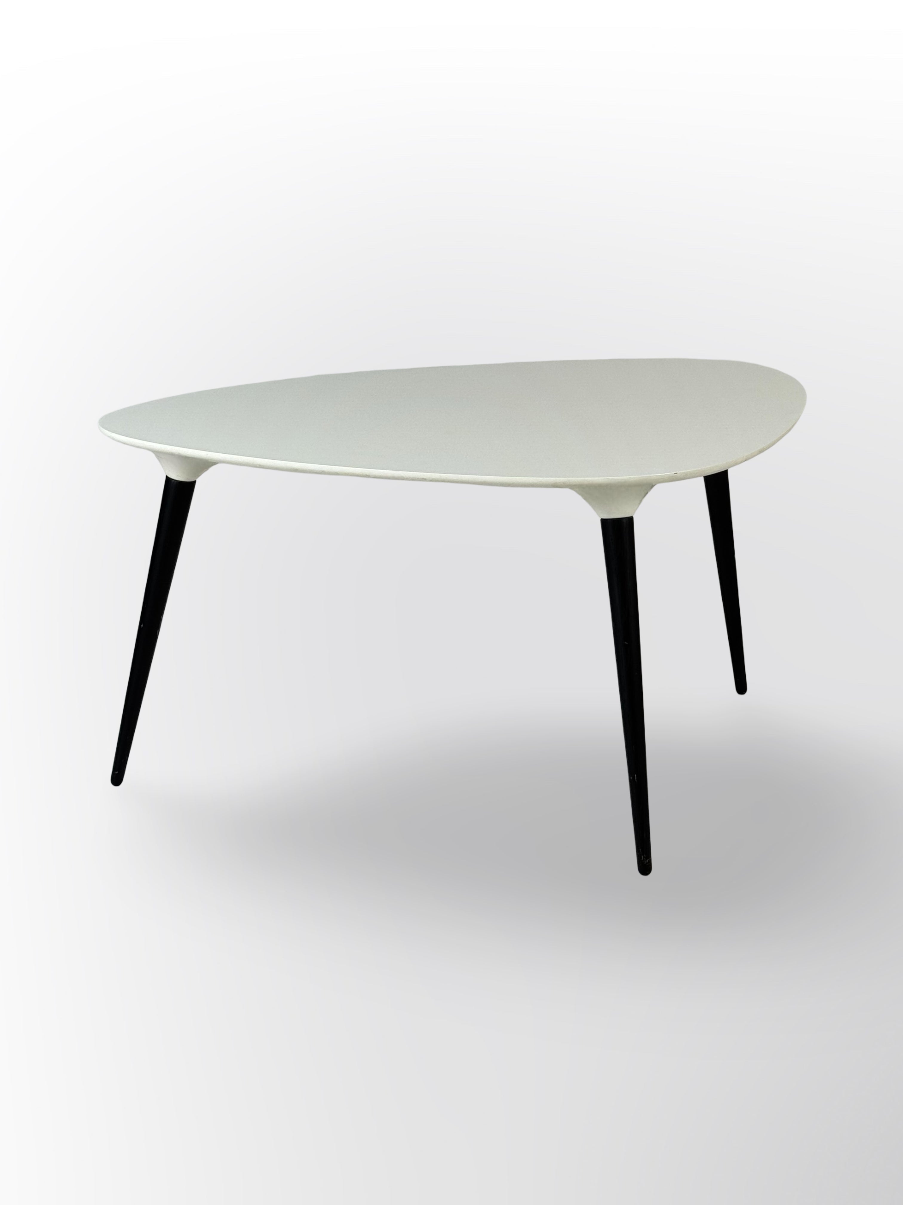 Fredericia Furniture Icicle Sofabord – Hvid/Sort Stel