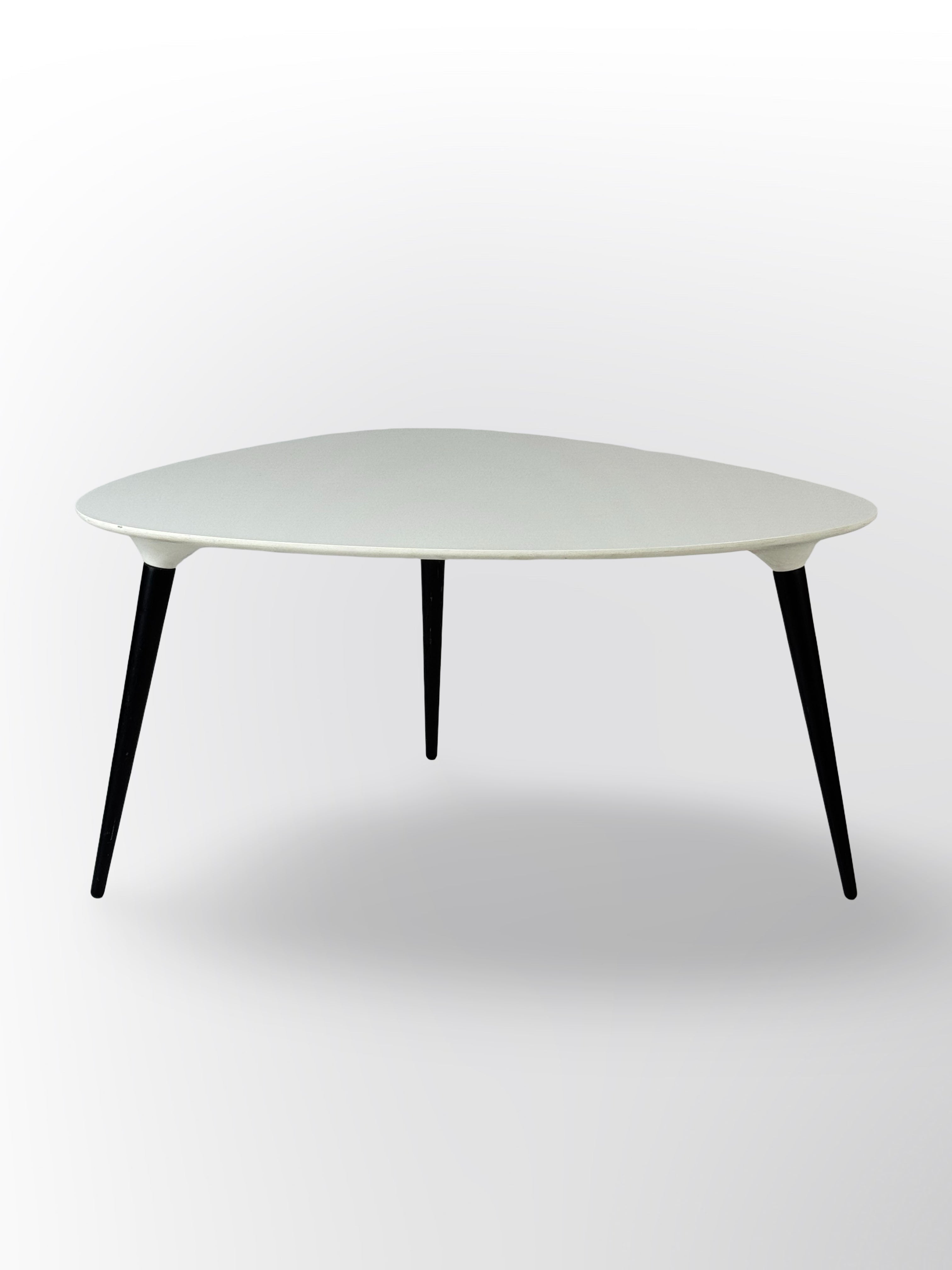 Fredericia Furniture Icicle Sofabord – Hvid/Sort Stel