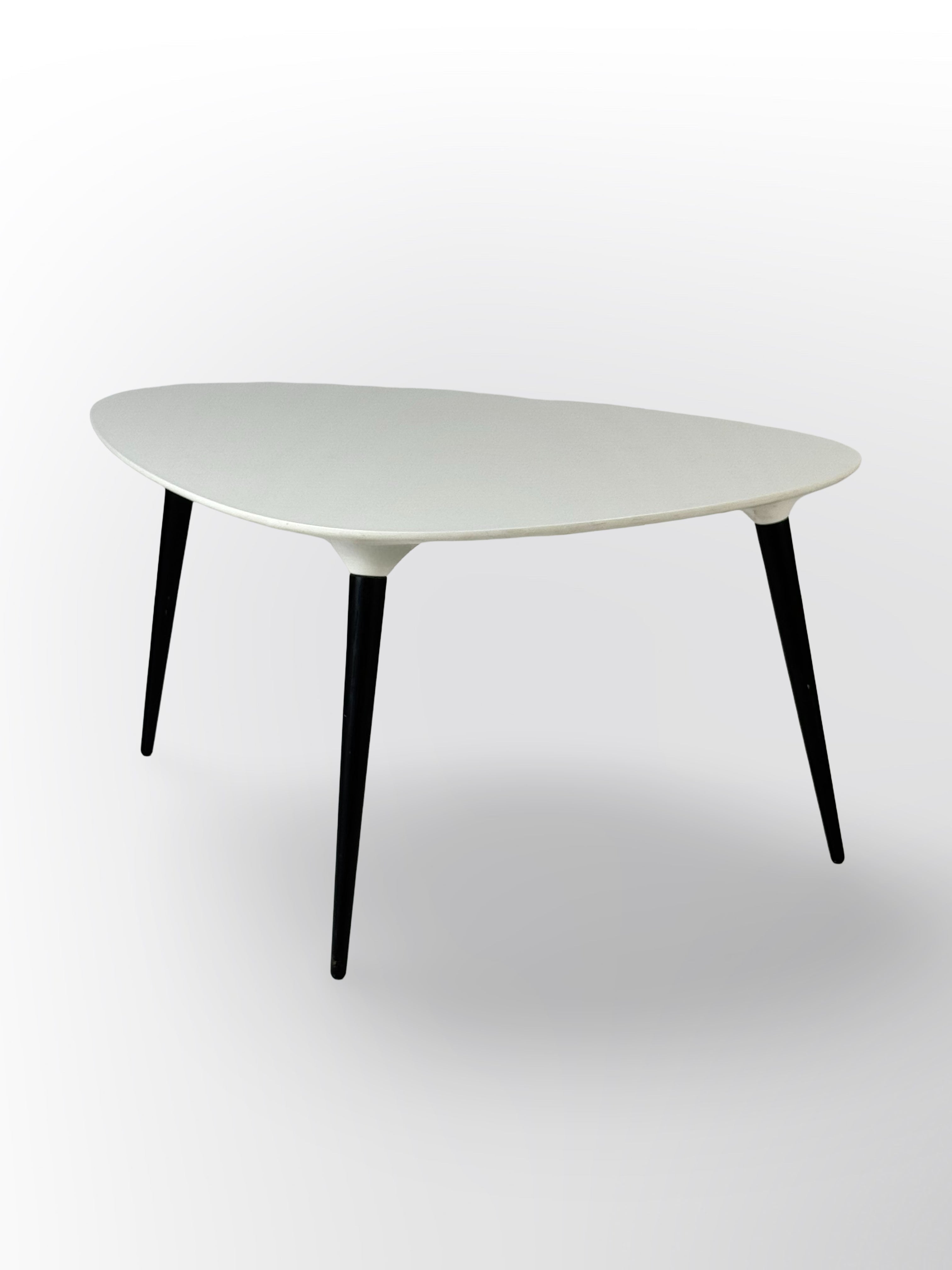 Fredericia Furniture Icicle Sofabord – Hvid/Sort Stel