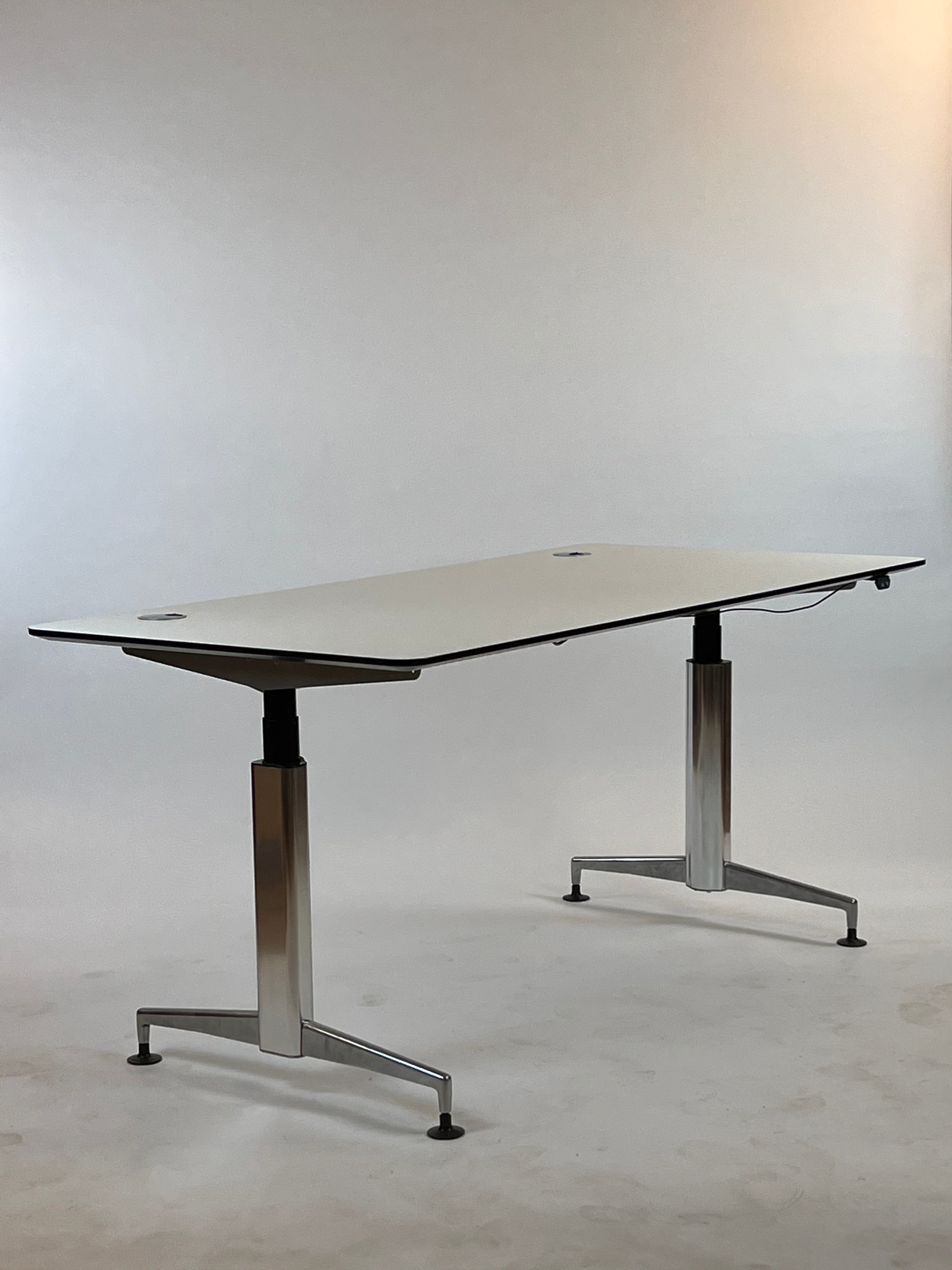 180 x 90 Hæve/sænkebord - Paustian A-One